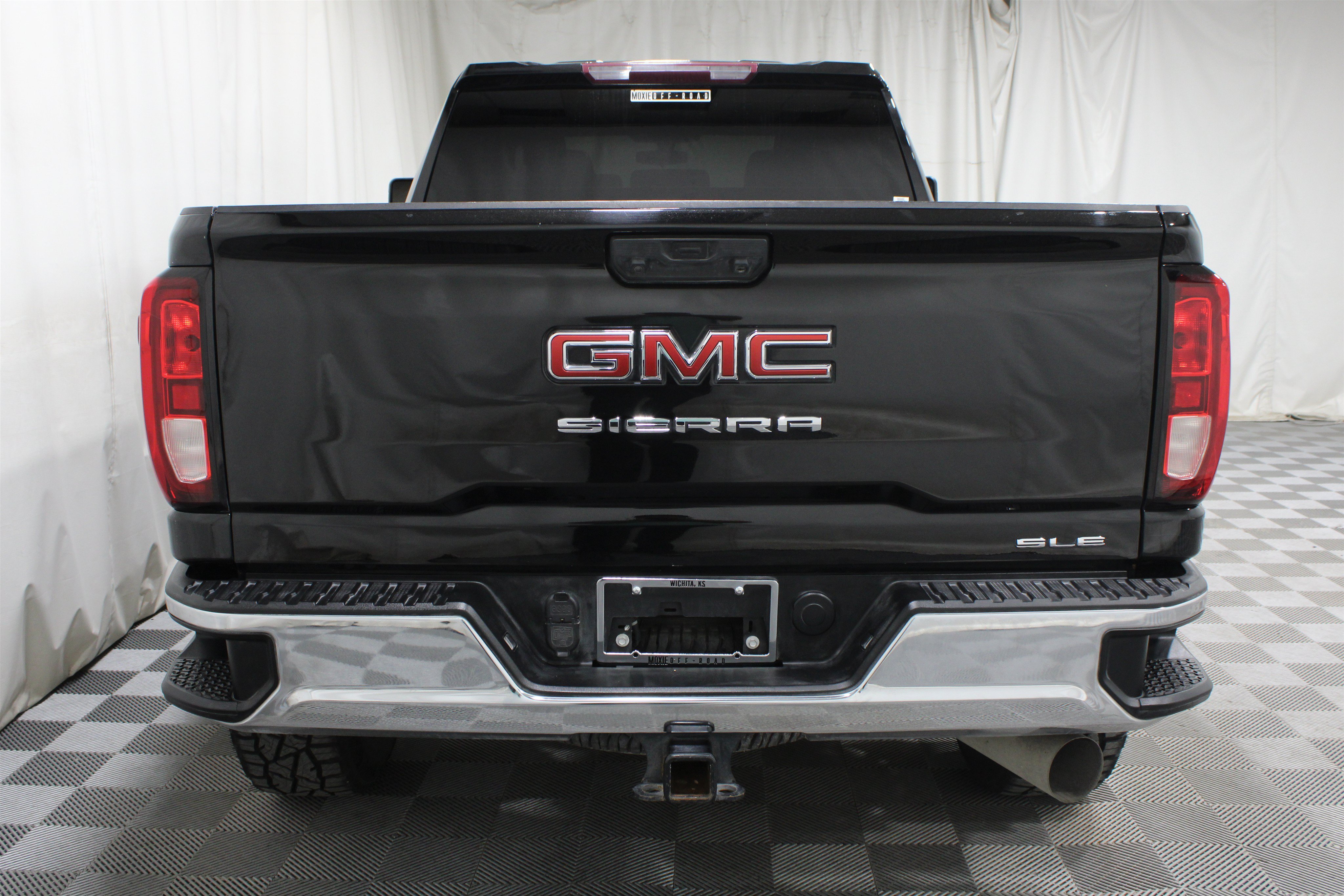Used 2022 Black GMC SLE Crew Cab 4x4 - Lifted image 30