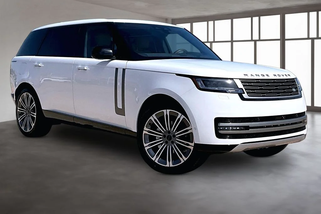 New 2026 White Land Rover SE image 2