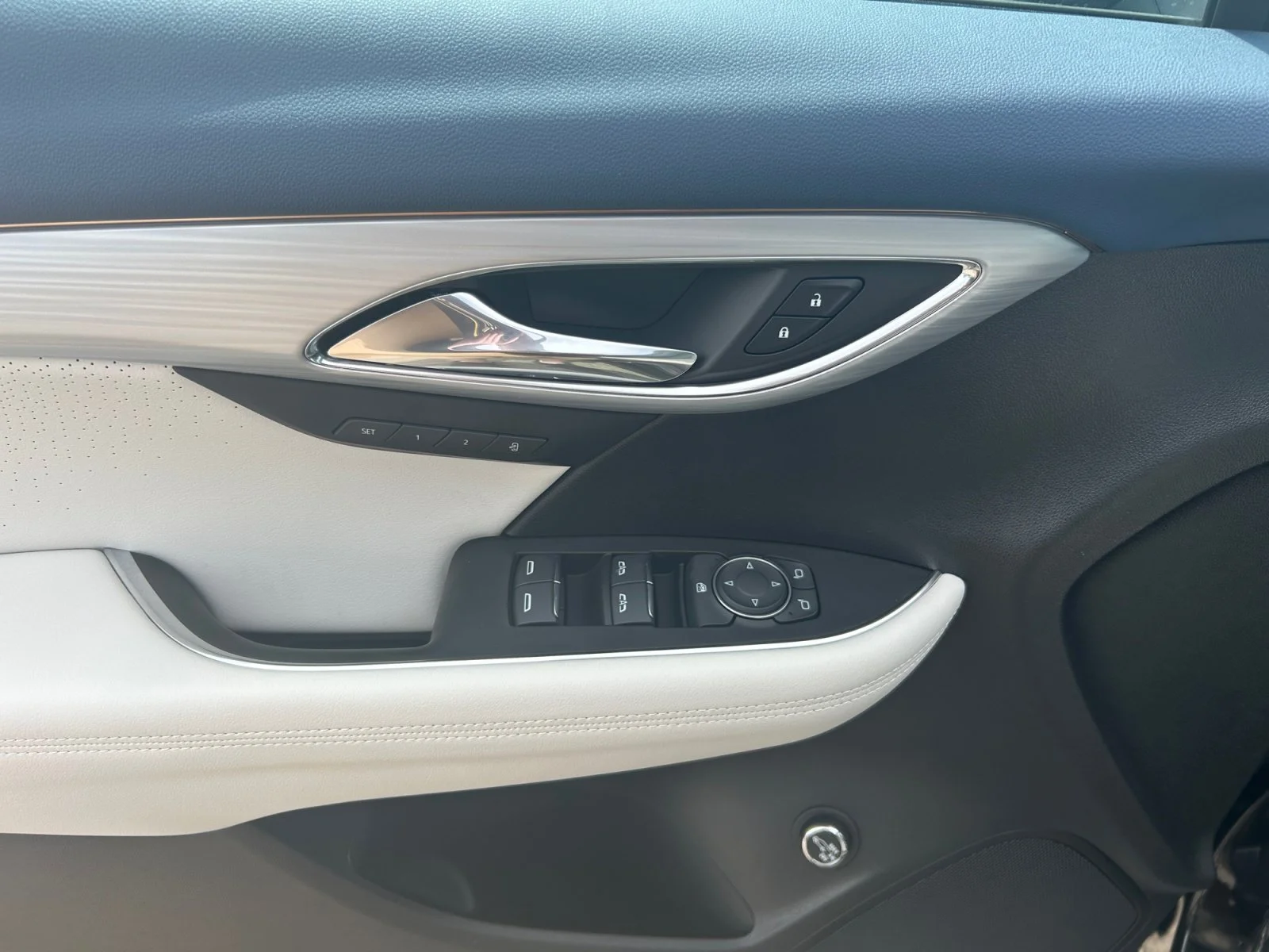 New 2026 Ebony Twilight Metallic Buick Avenir AWD image 17