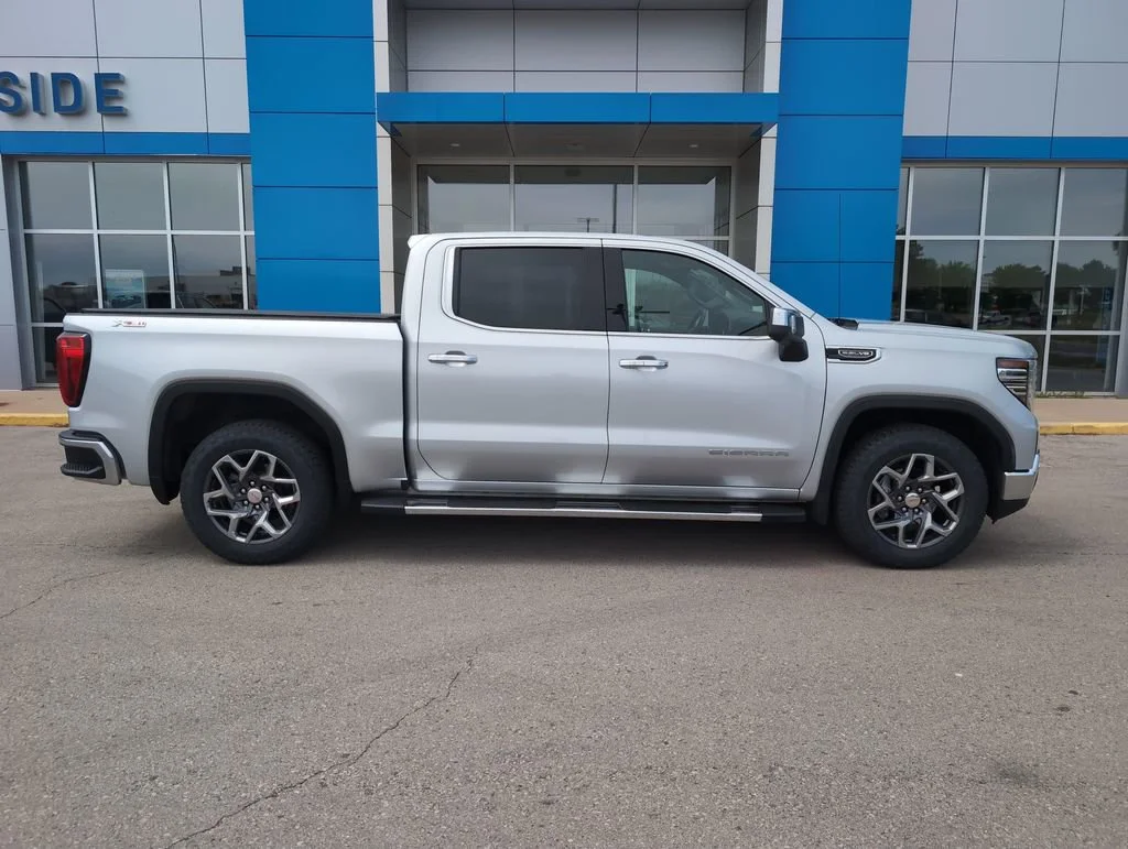 2022 GMC Sierra 4WD Crew Cab Standard Box SLT's photo
