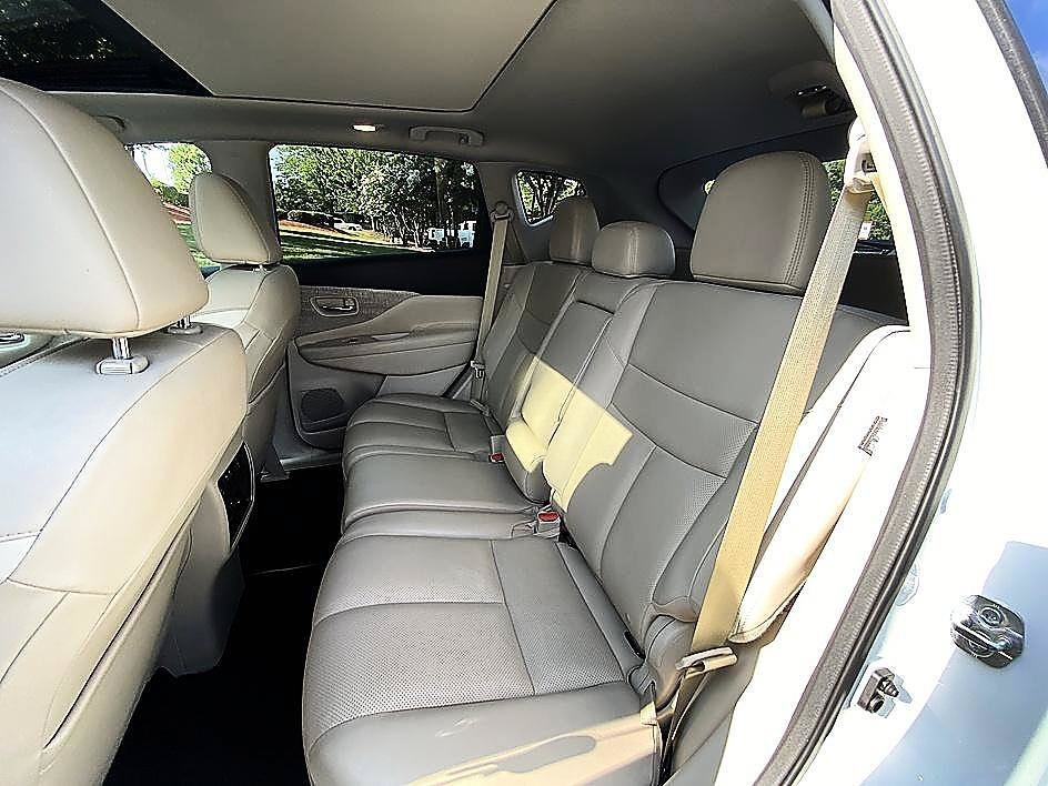 Used 2019 Pearl White Tricoat Nissan SL image 11