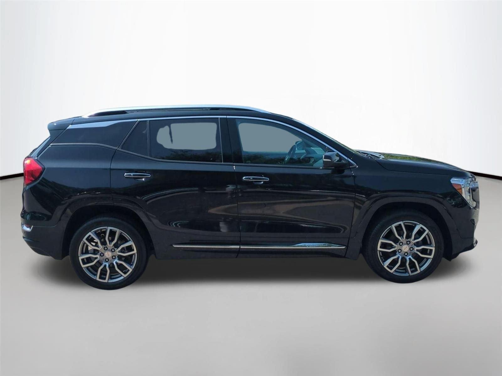 Used 2022 Ebony Twilight Metallic GMC Denali image 6