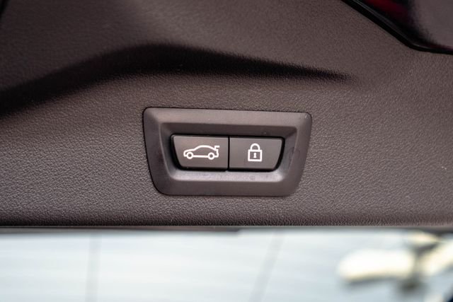 Used 2022 Black Sapphire Metallic BMW xDrive40i image 39