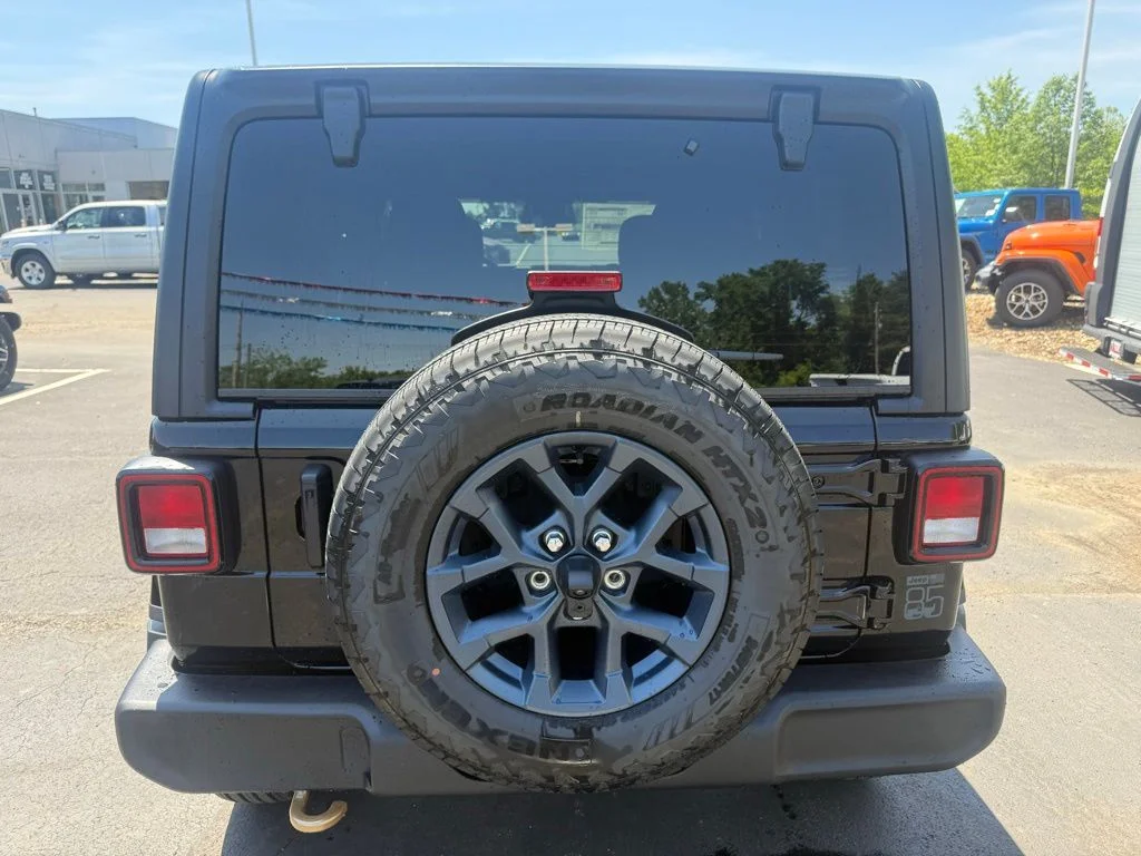 New 2026 Black Clear-Coat Exterior Paint Jeep 85th Anniversary Edition image 4