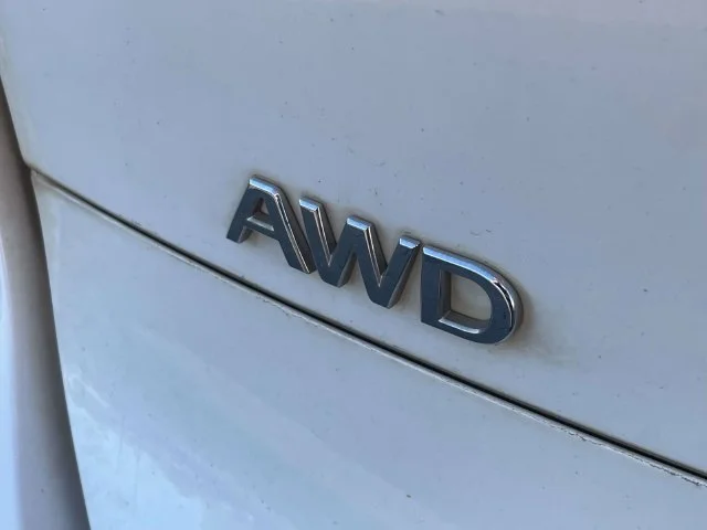 Used 2019 Majestic White INFINITI LUXE image 10