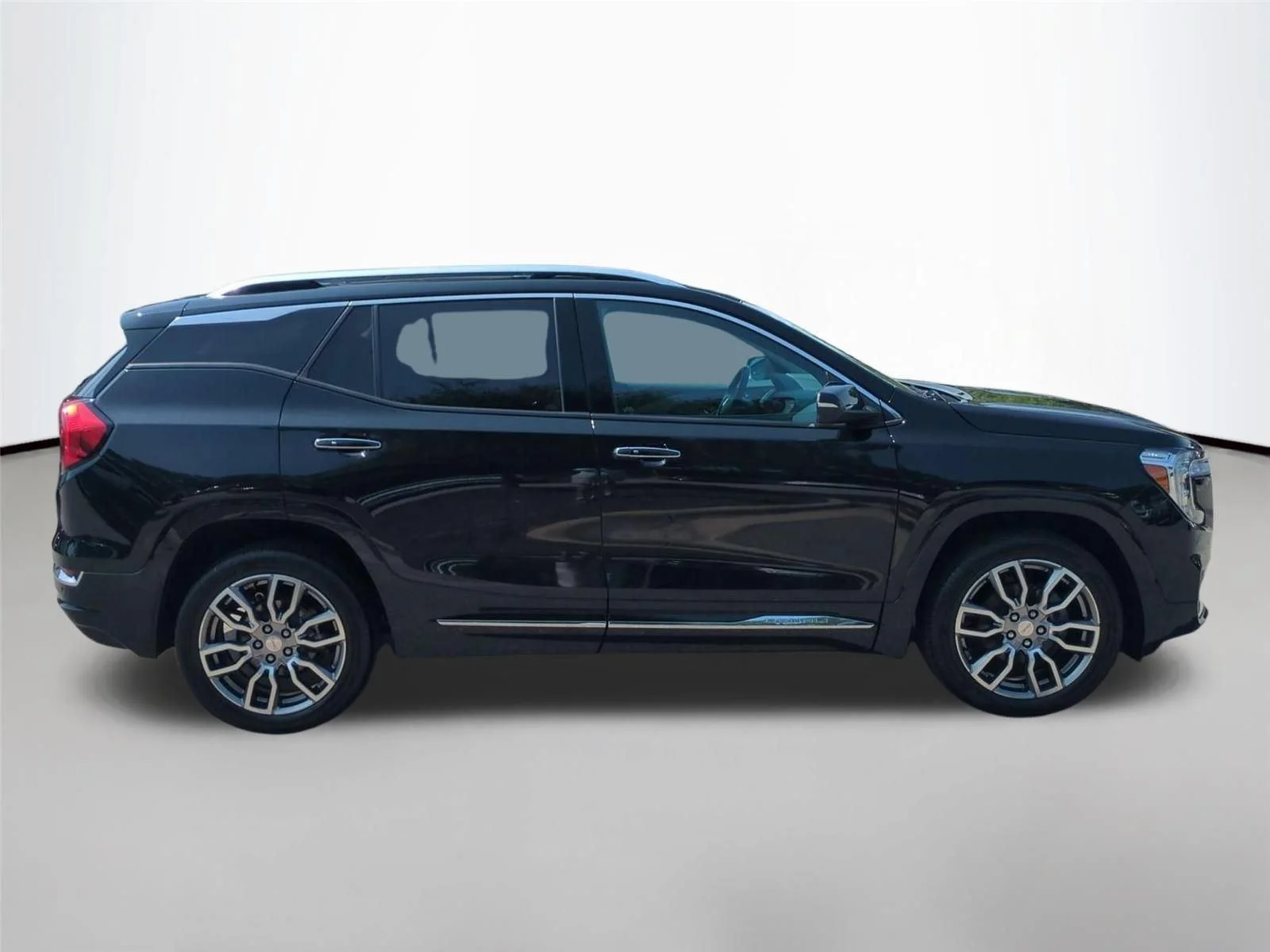 Used 2022 Ebony Twilight Metallic GMC Denali image 6