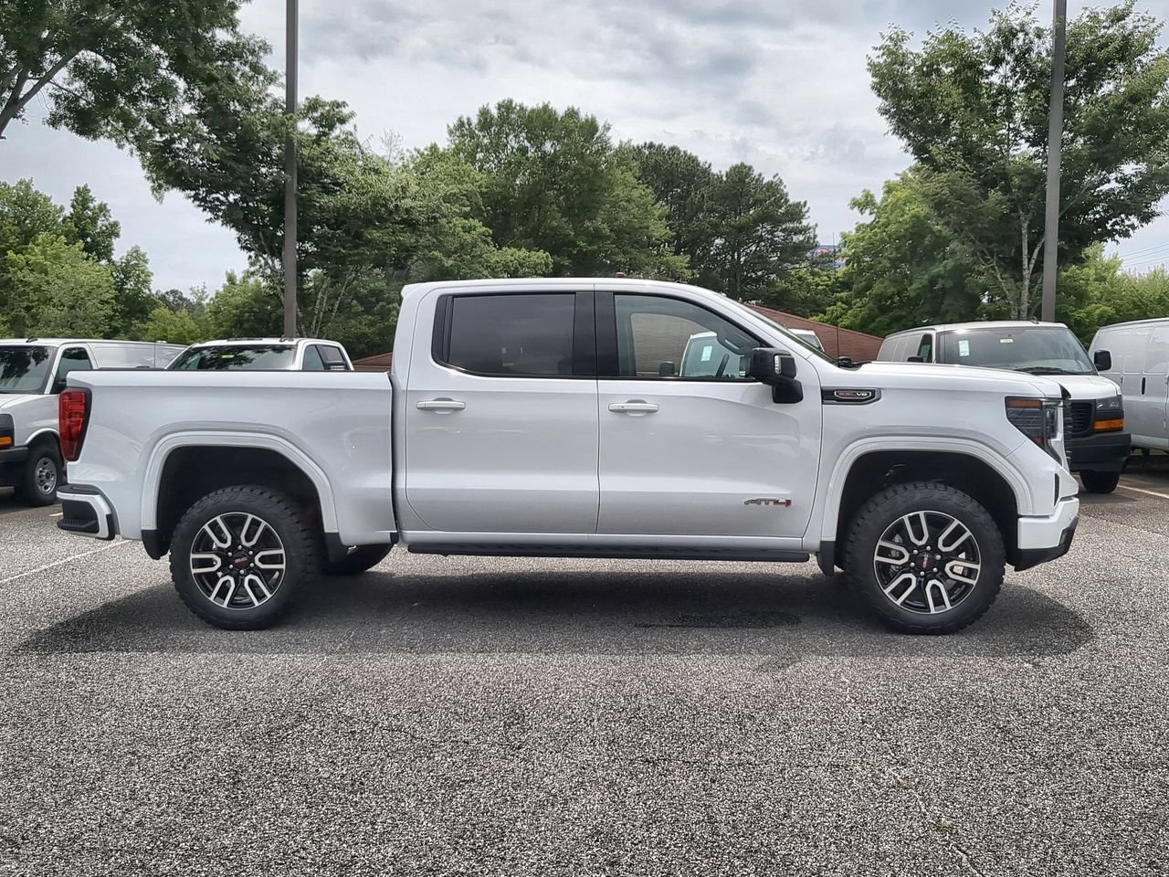 New 2026 Summit White GMC AT4 image 9