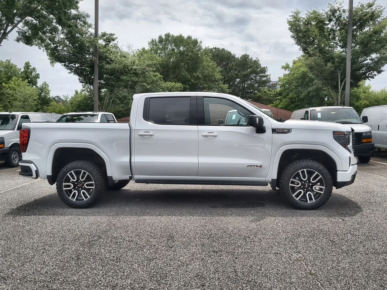 New 2026 Summit White GMC AT4 image 9