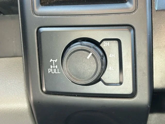 Used 2019 Blue Ford XL image 28