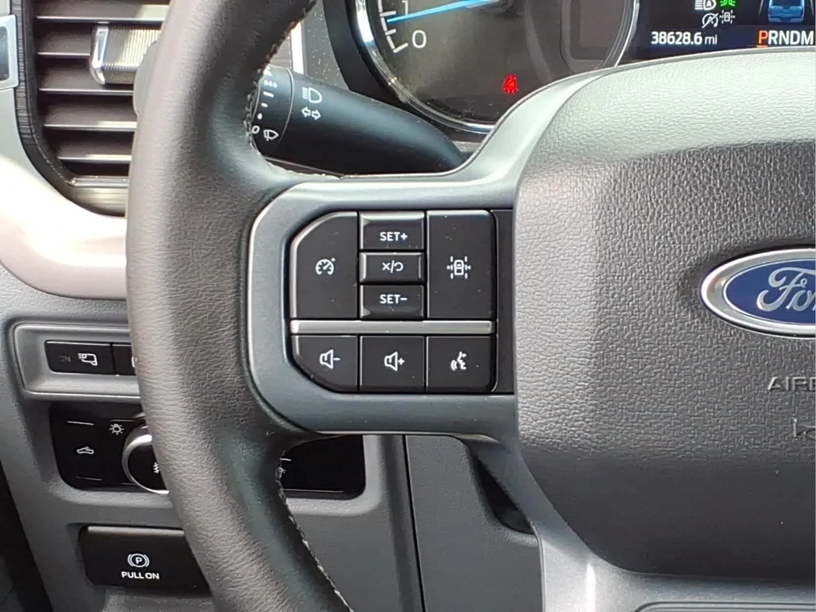 Used 2023 Avalanche Gray Ford XLT image 21