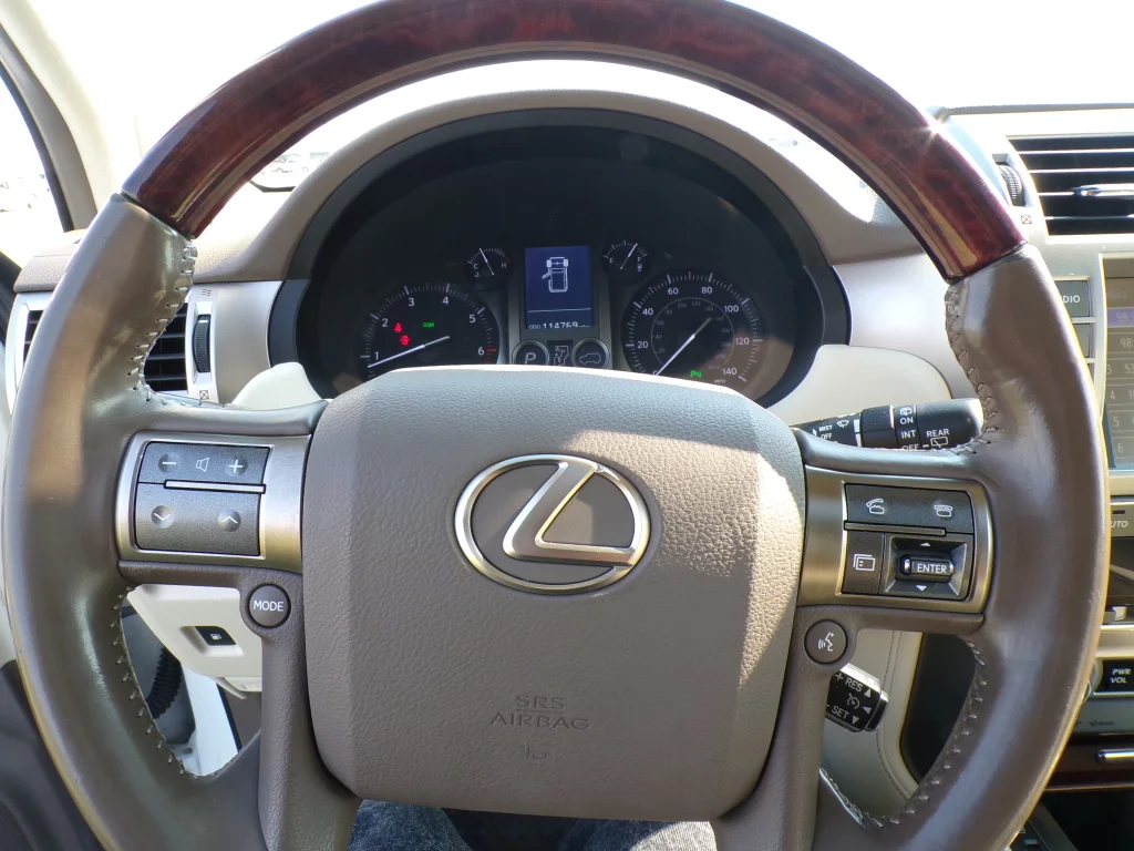 Used 2016 Starfire Pearl Lexus Base image 18