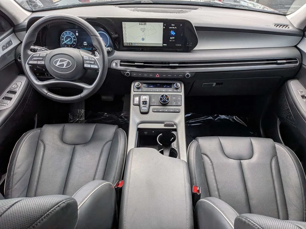 Used 2025 White Hyundai SEL Premium image 16
