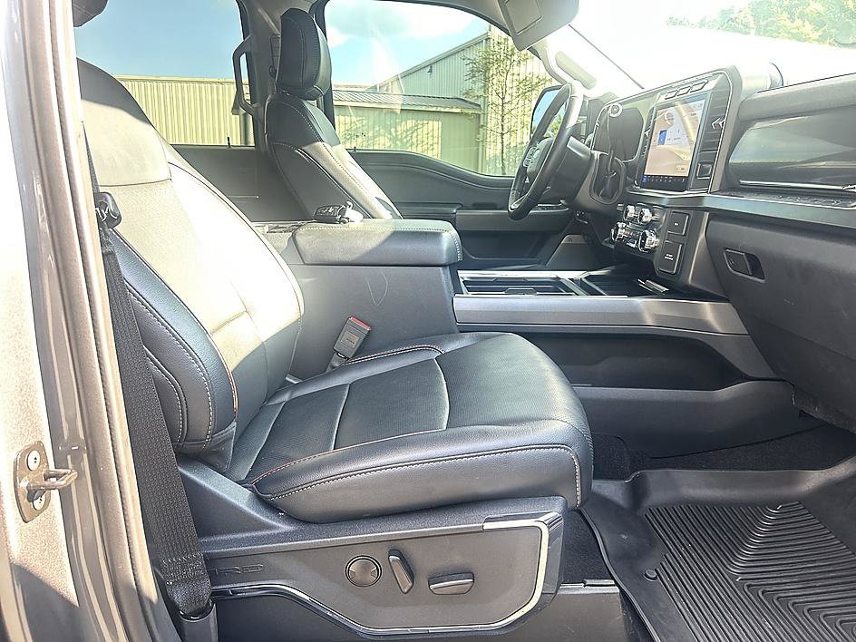 Used 2024 Gray Metallic Ford LARIAT image 20