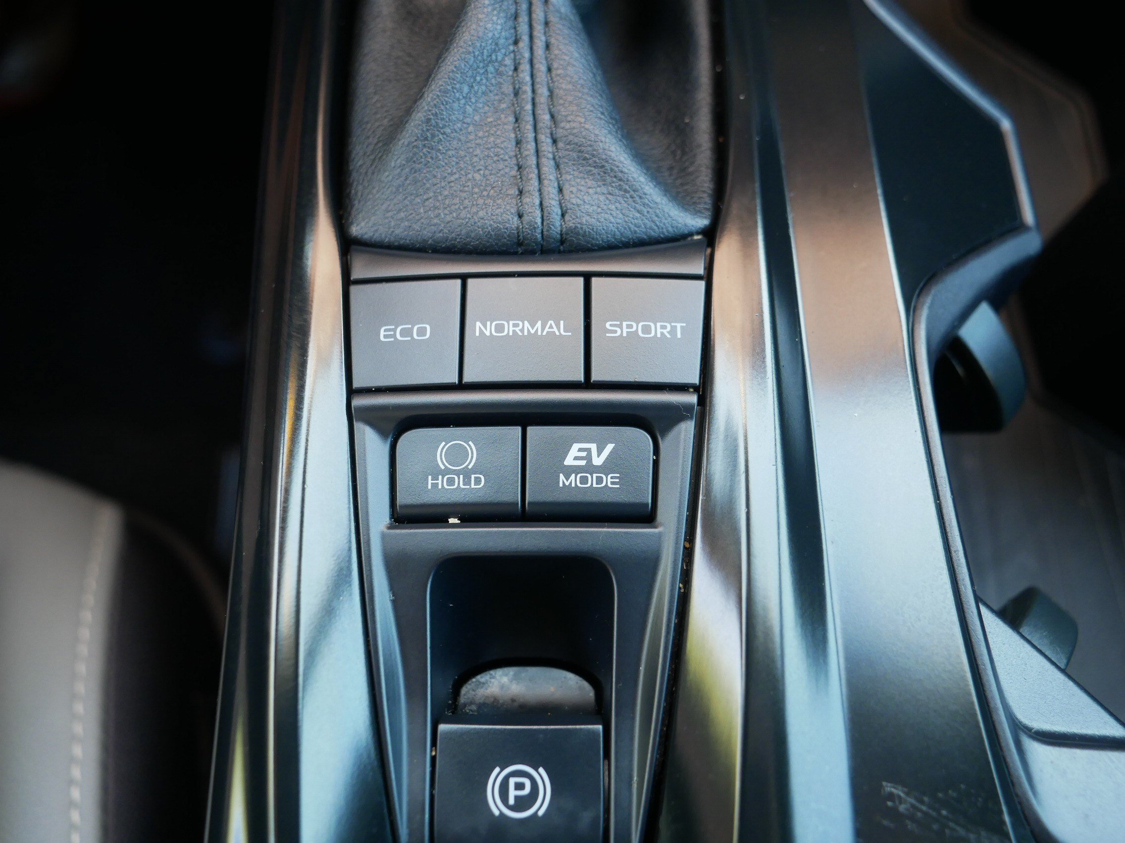 Used 2025 Underground Toyota SE image 31