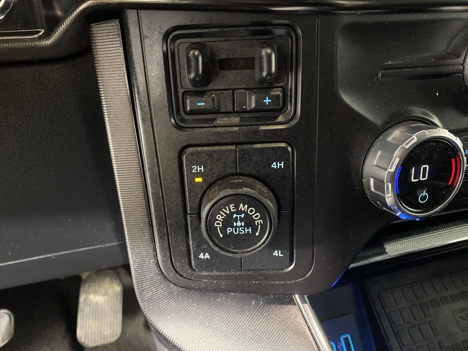Used 2021 Smoked Quartz Metallic Tinted Clearcoat Ford Platinum image 26