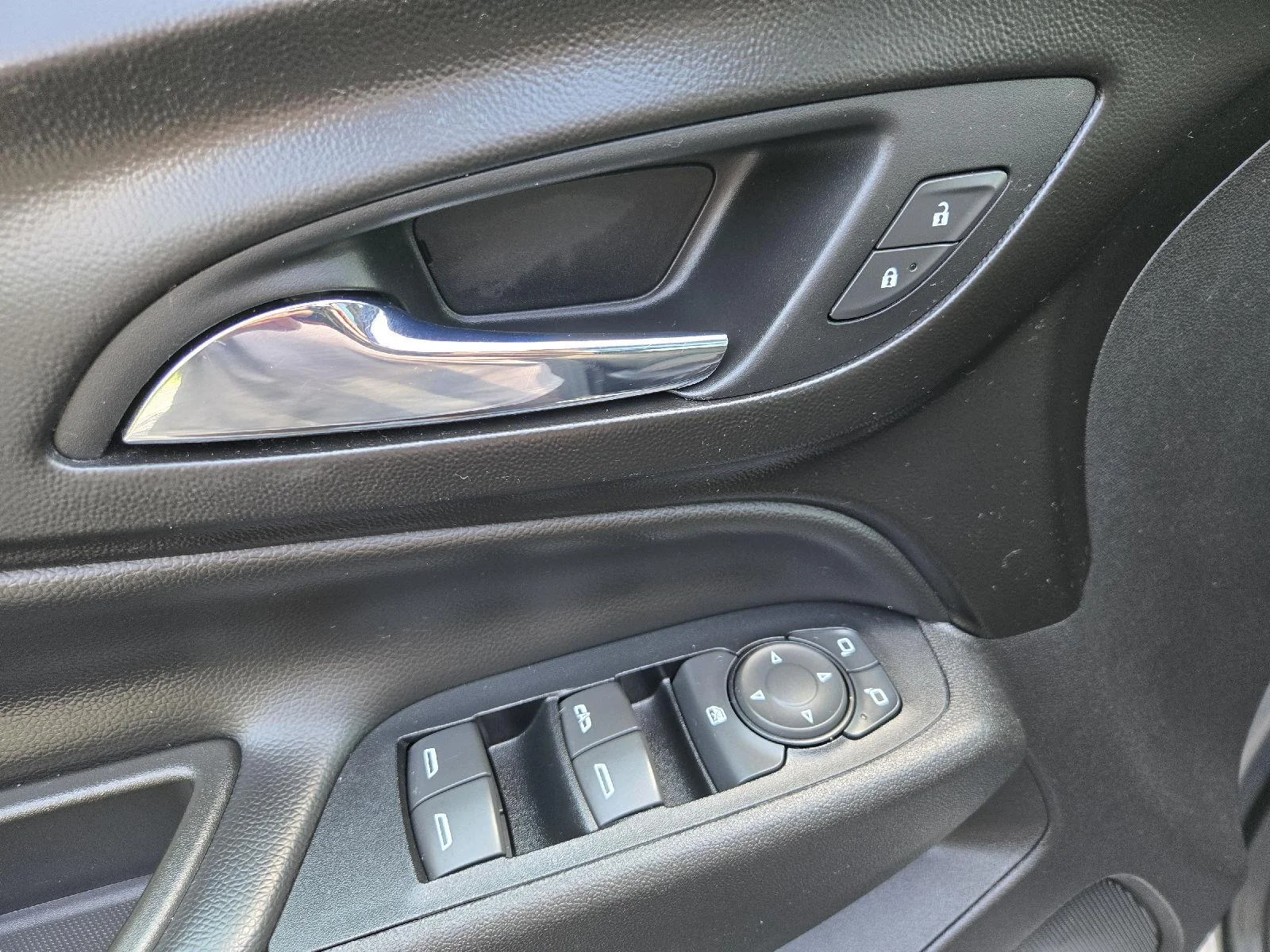 Used 2018 Pepperdust Metallic Chevrolet LT image 15