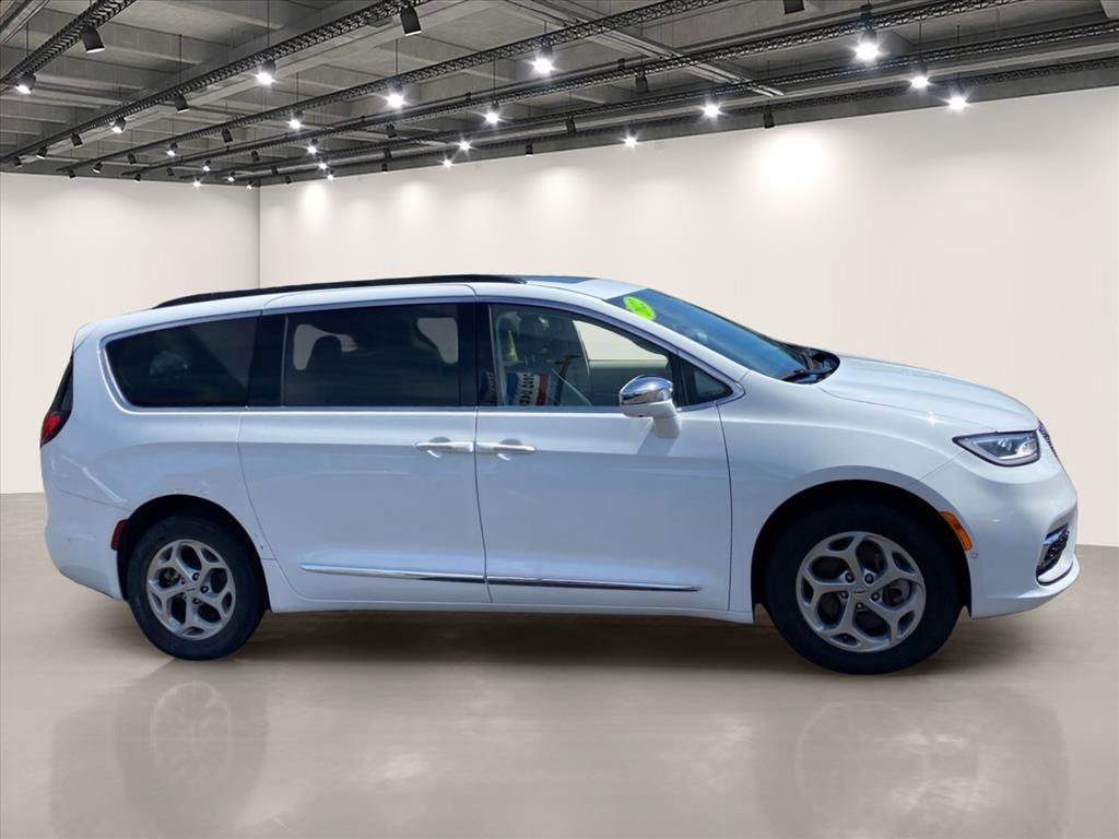 Used 2022 Bright White Clearcoat Chrysler Limited image 8