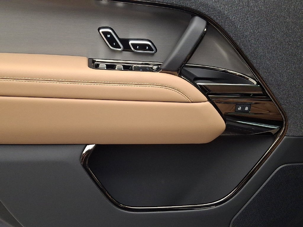 New 2027 Varesine Blue Land Rover SE image 9