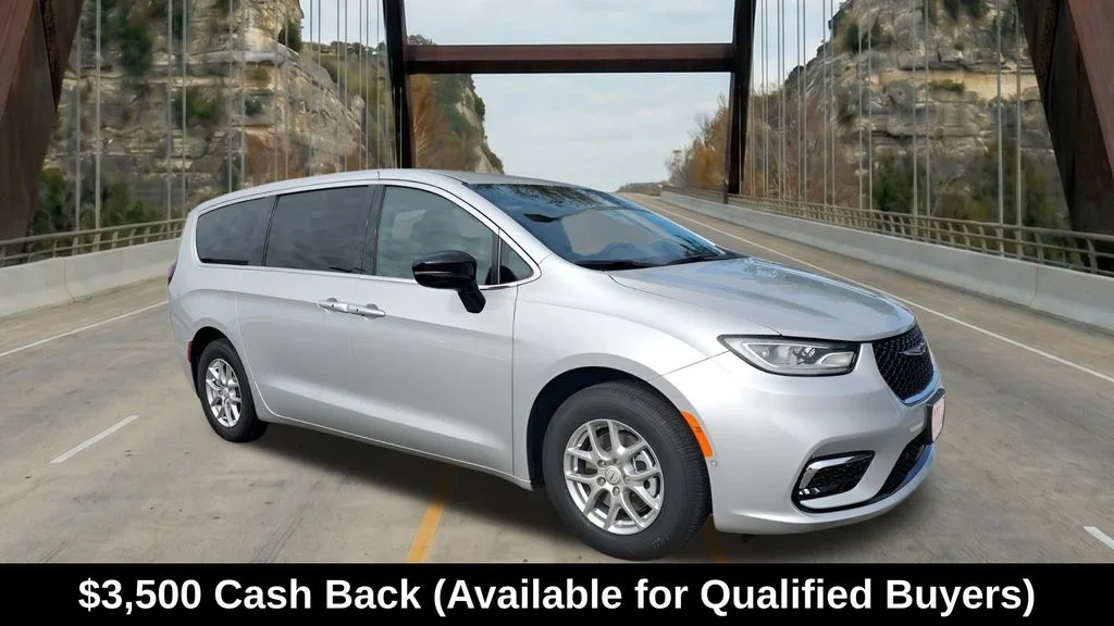 2026 Chrysler Pacifica Select's photo