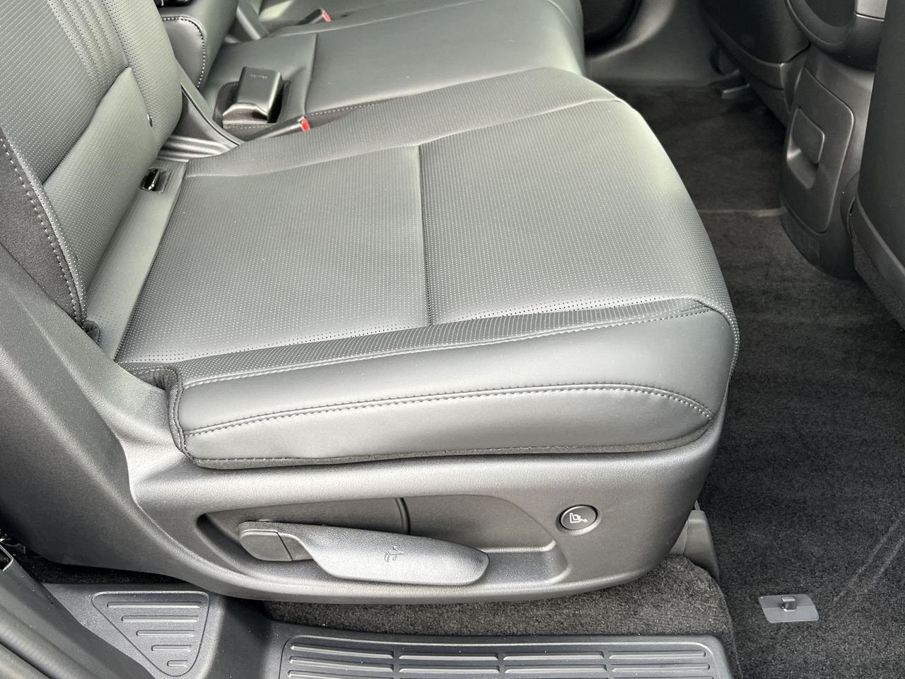New 2026 Classy Blue Pearl Hyundai SEL Premium 8P image 22