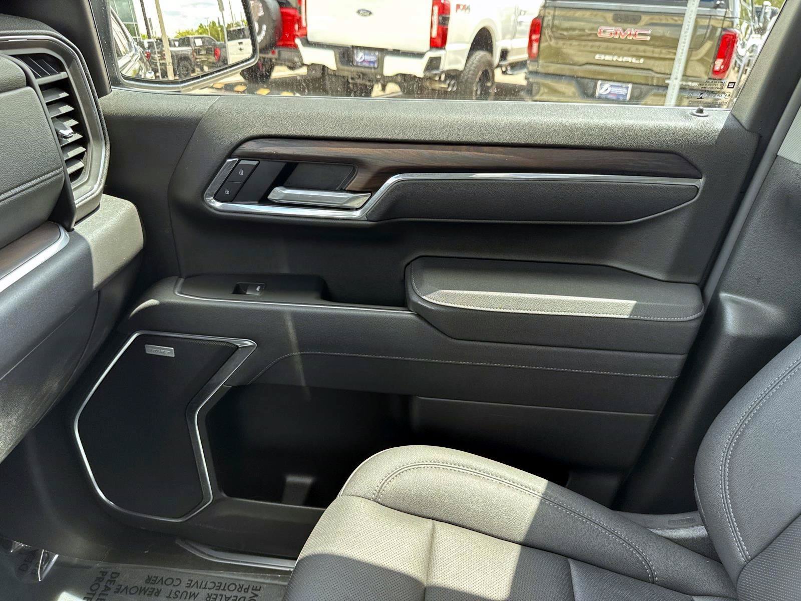 Used 2025 Onyx Black GMC SLT image 25