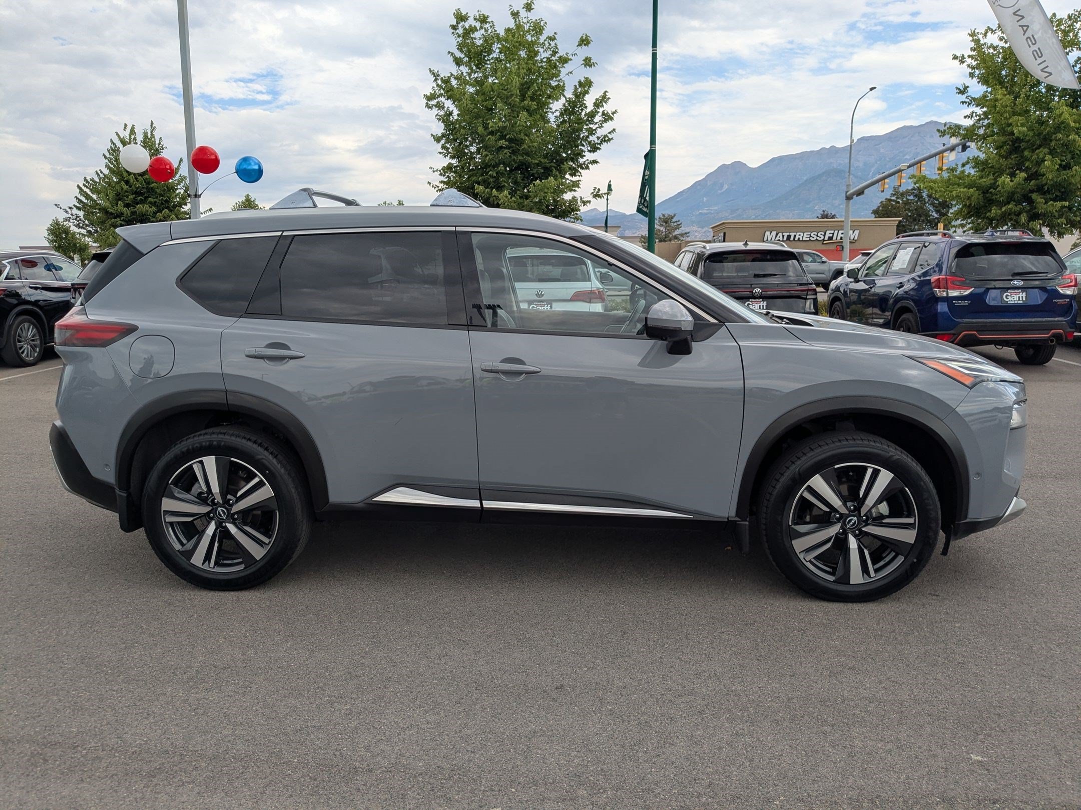 Used 2022 Boulder Gray Pearl Nissan Platinum image 2