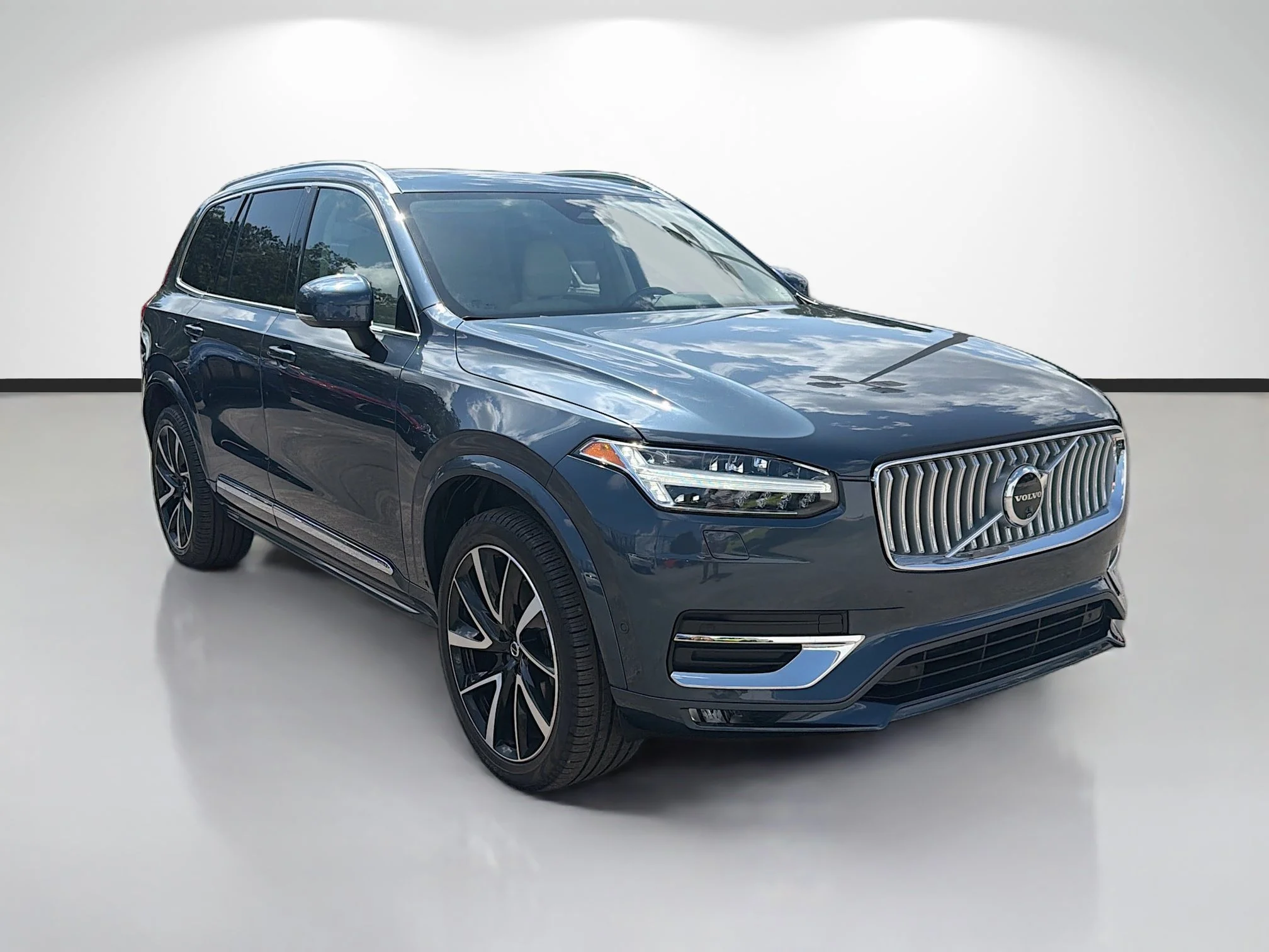 Used 2025 Denim Blue Metallic Volvo Plus image 7