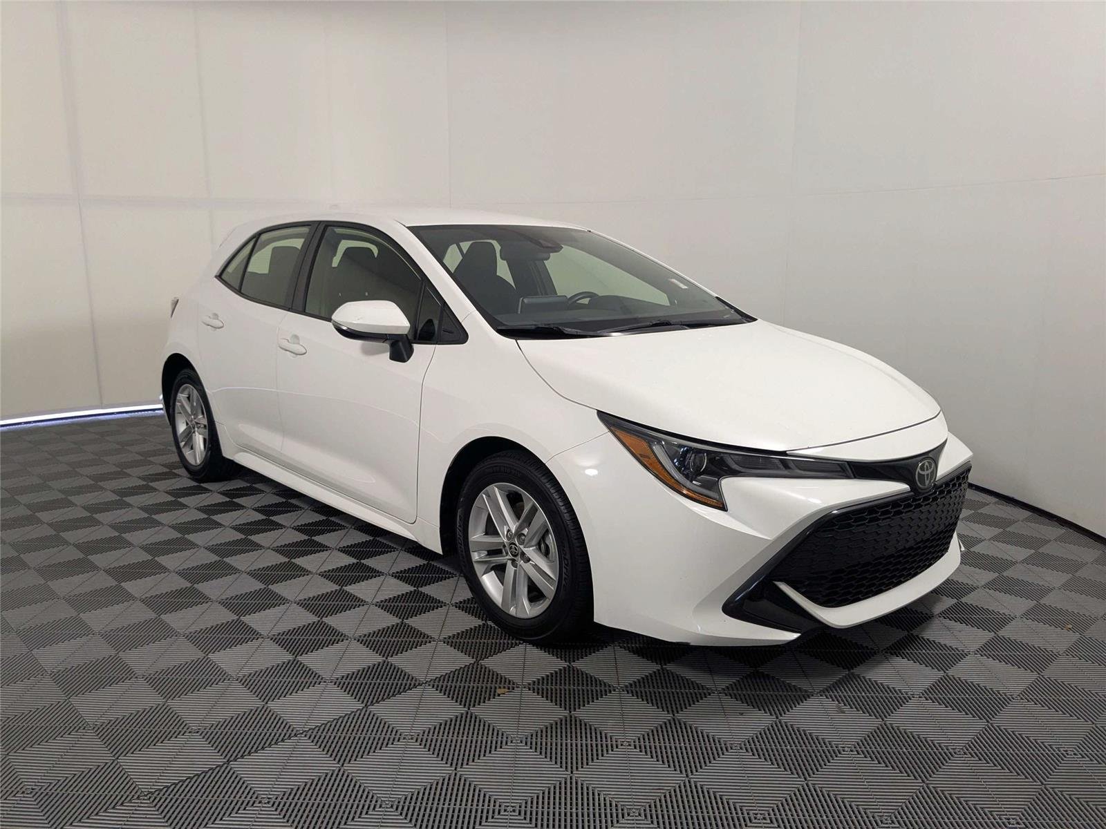 Certified Used 2022 Super White Toyota SE image 4