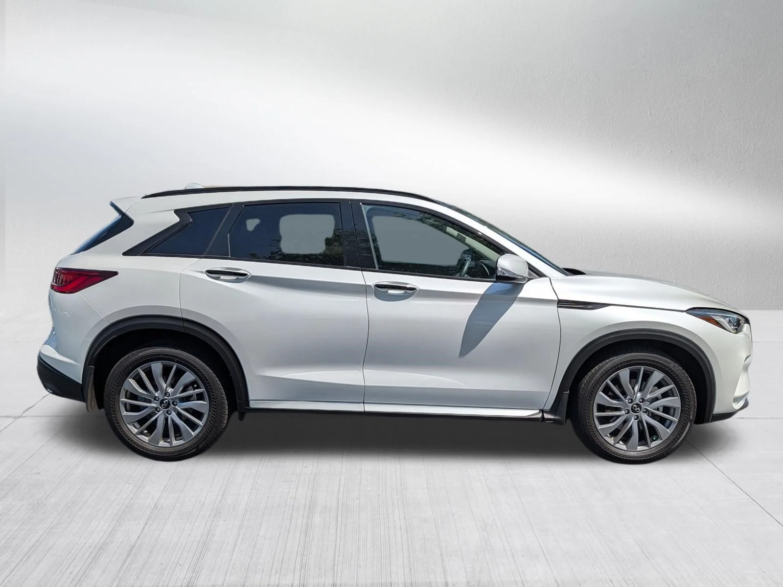 Used 2024 Radiant White INFINITI LUXE image 8