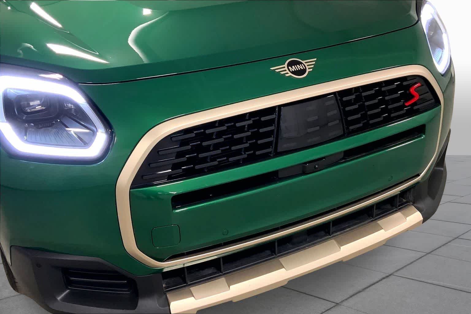 Used 2025 British Racing Green IV Metallic MINI S image 32