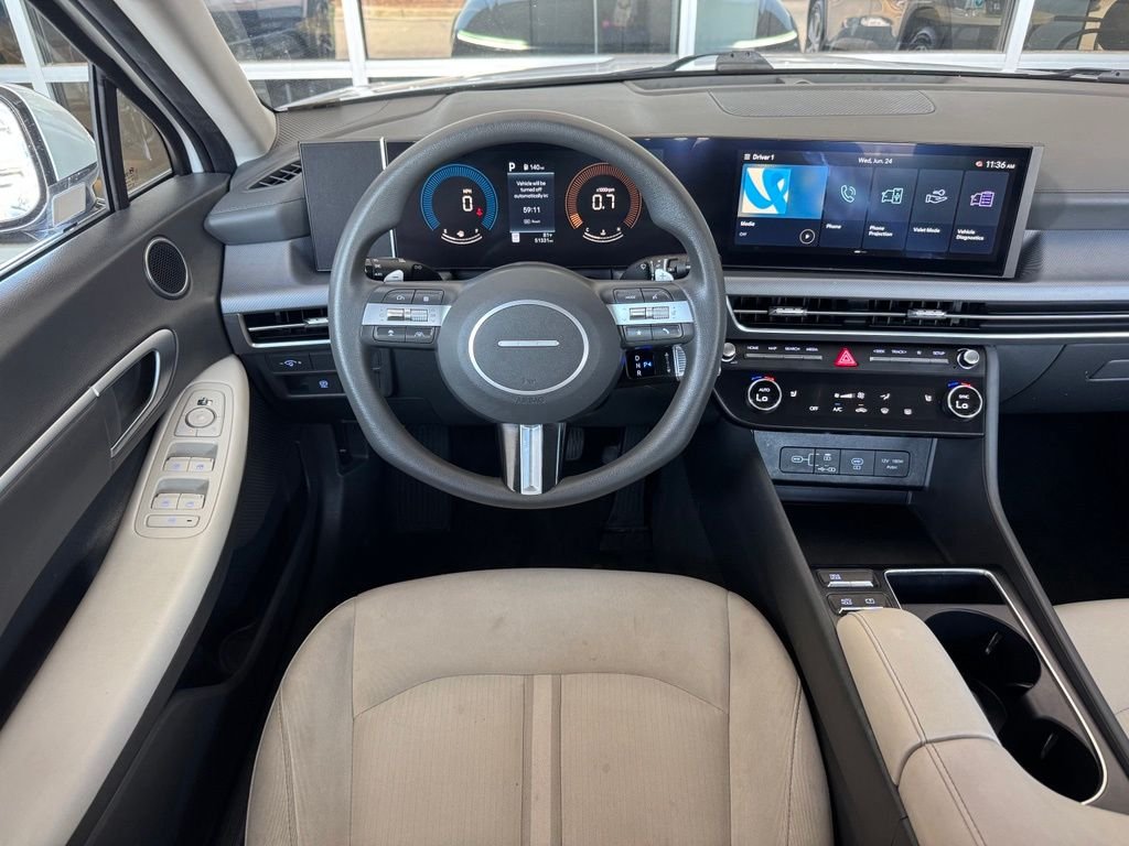 Used 2025 White Hyundai SEL image 19