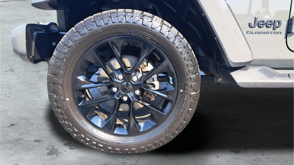 Used 2022 Gray Jeep High Altitude image 28