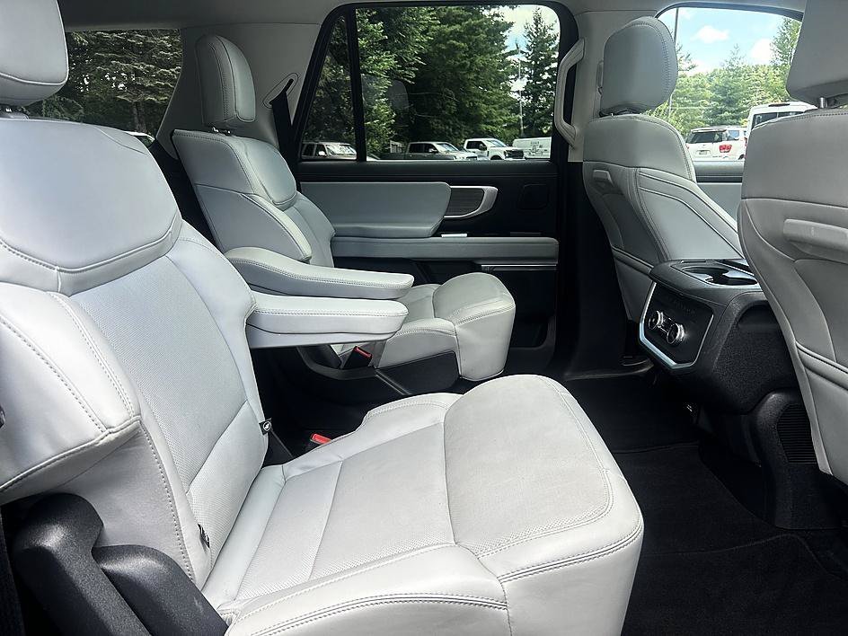 Used 2025 Agate Black Metallic Ford Platinum image 23