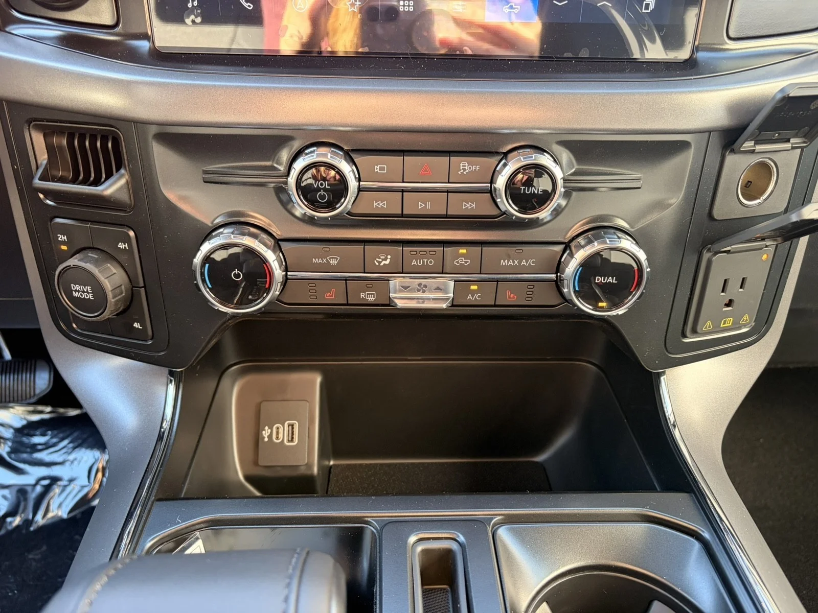 New 2026 Oxford White Ford XLT image 20