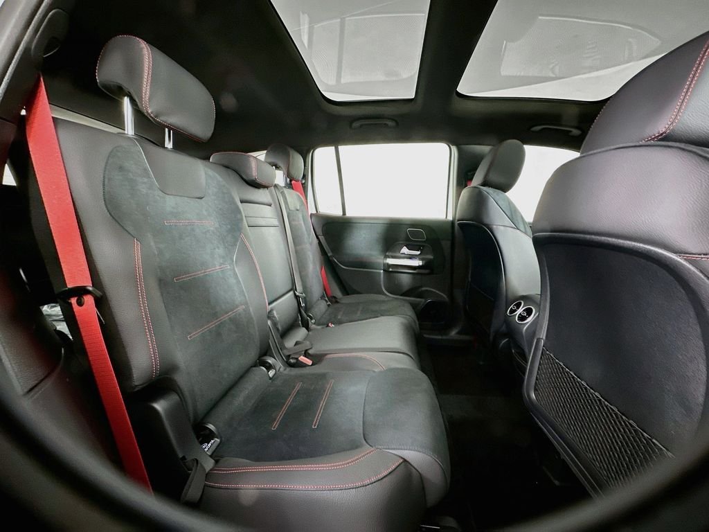 New 2026 Polar White Mercedes-Benz GLB 35 AMG® image 29