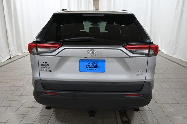 Used 2021 Silver Toyota XLE image 11