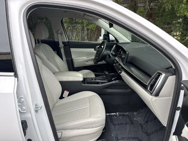 Used 2025 White Kia S image 10