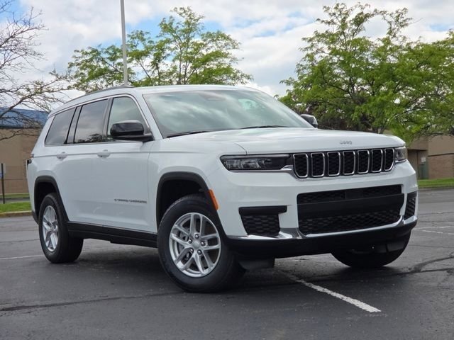 New 2026 Bright White Clear-Coat Exterior Paint Jeep Laredo image 2