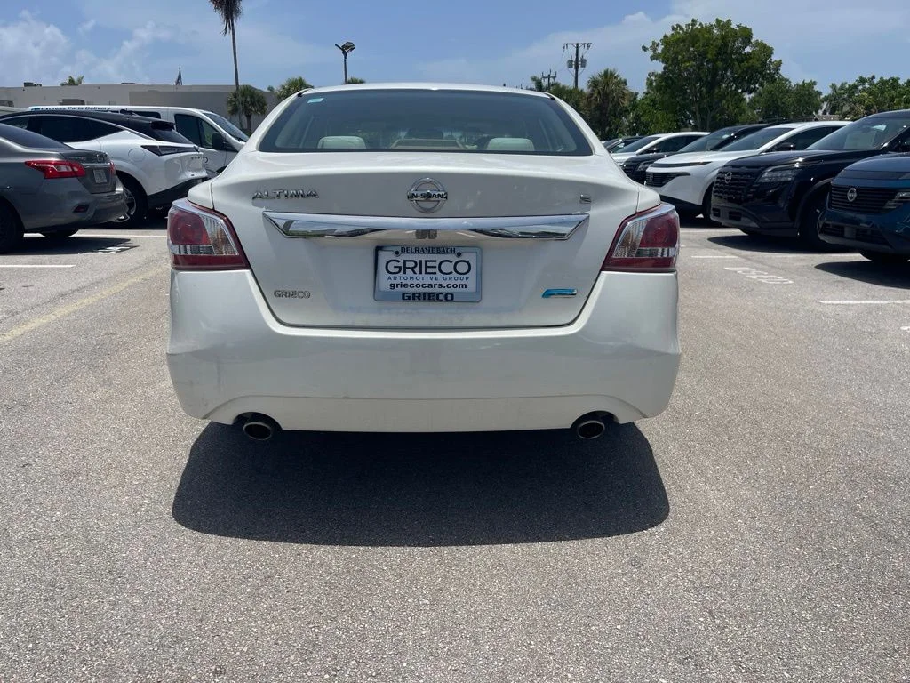 Used 2013 White Nissan 2.5 S image 4