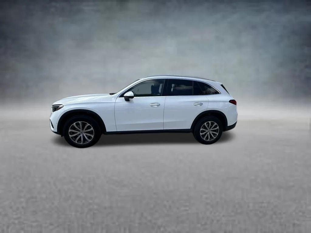 Used 2025  Mercedes-Benz GLC 300 image 4