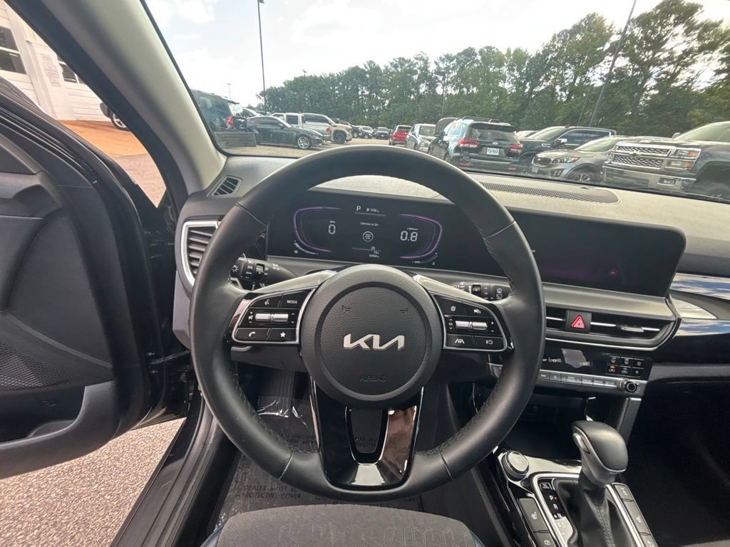 Used 2025 Fusion Black Kia S image 13