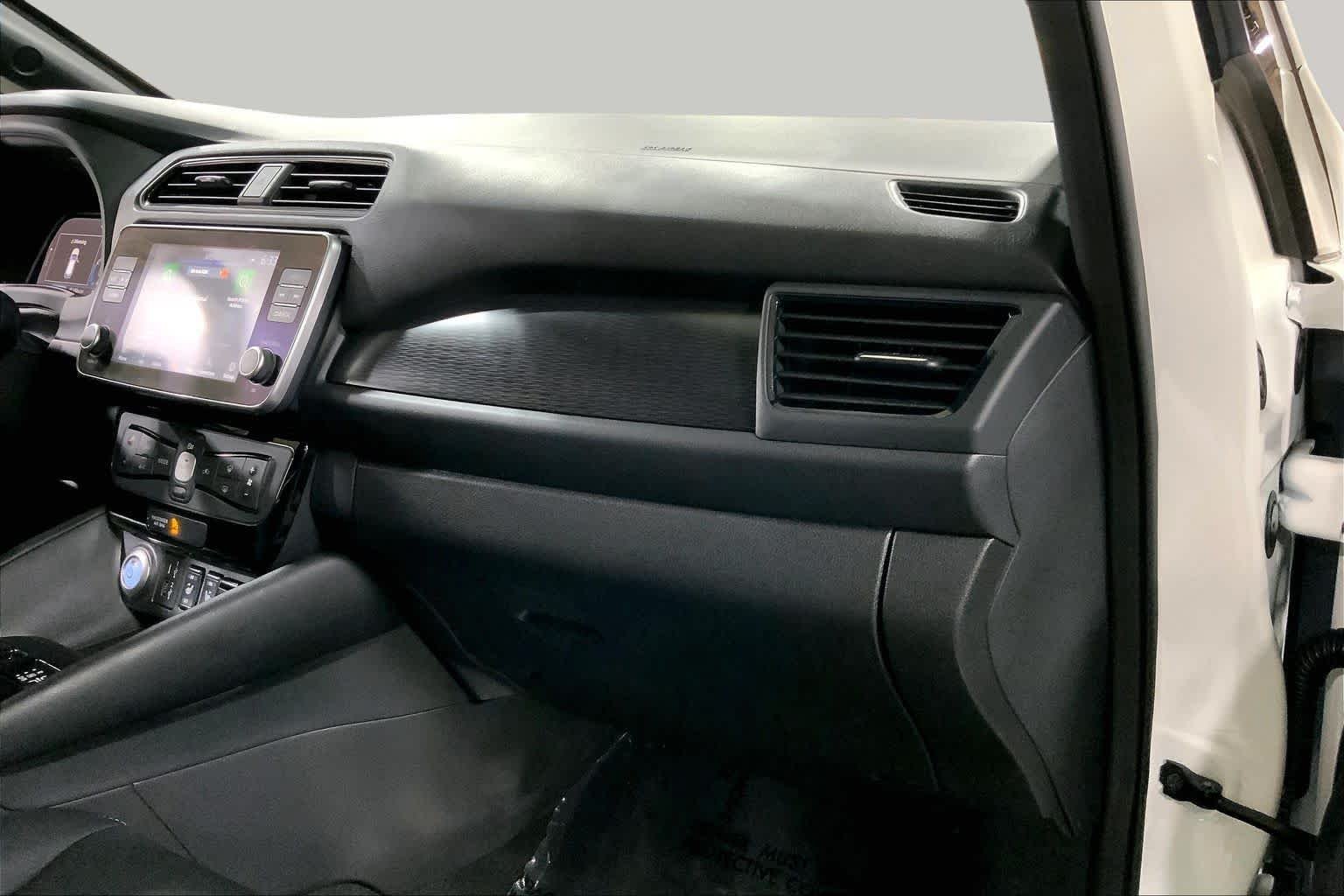 Used 2024 Super Black/Pearl White Nissan SV PLUS image 18