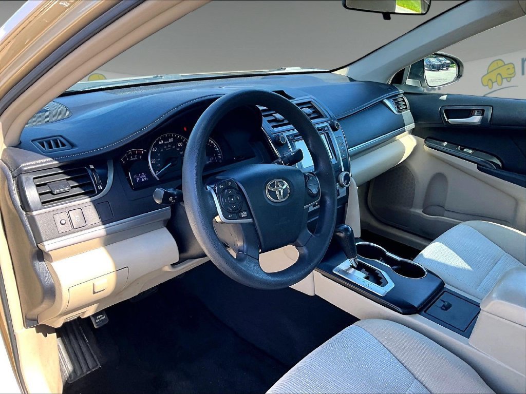 Used 2012  Toyota LE image 8