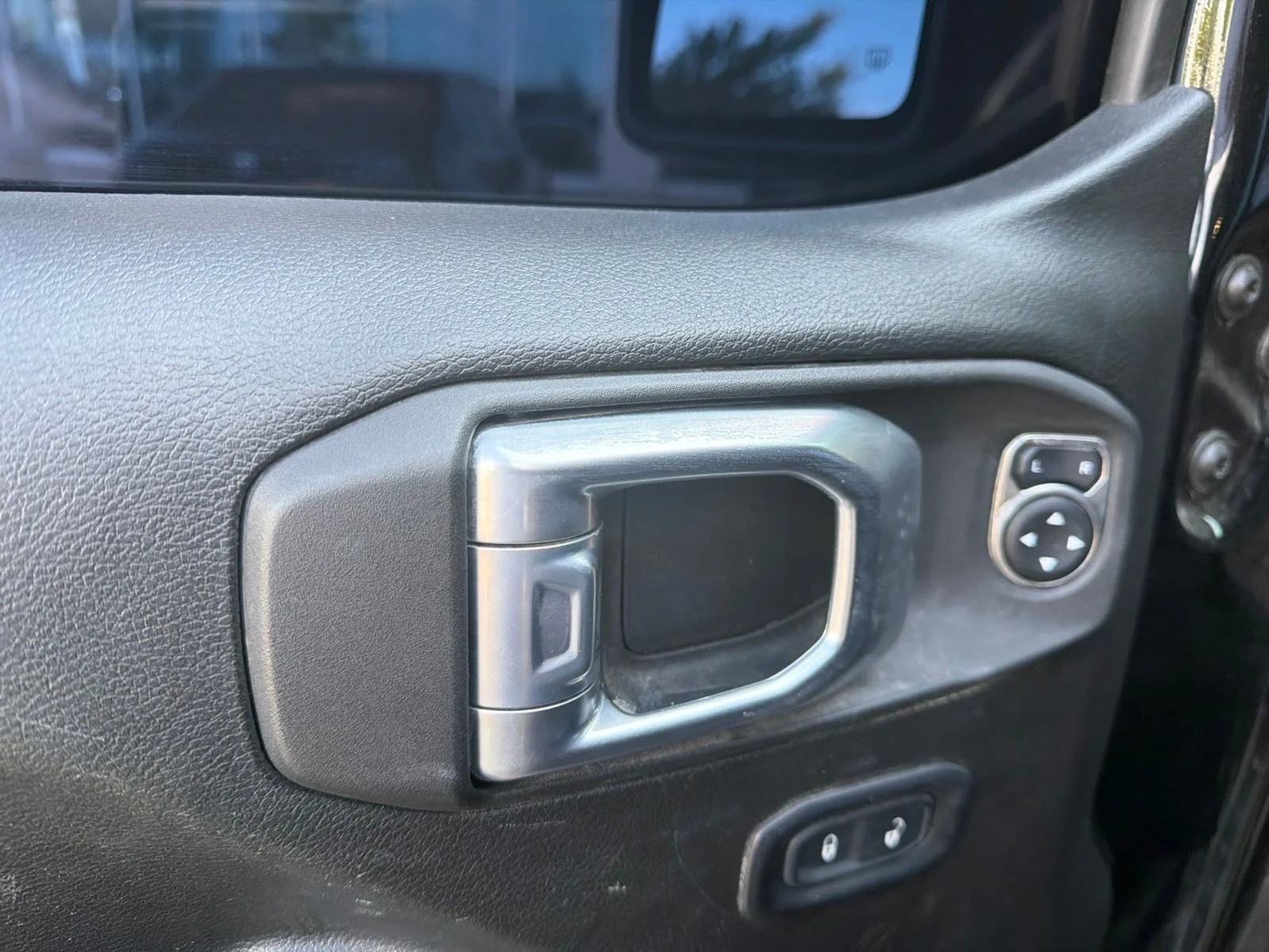 Used 2022 Black Jeep Sport image 8