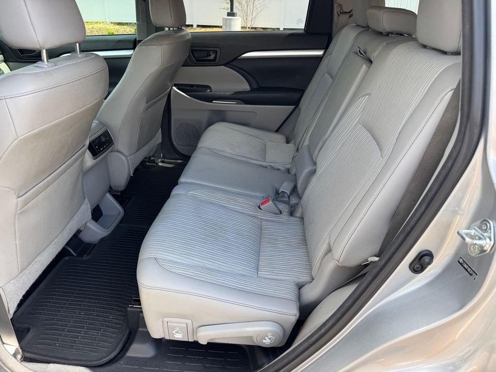 Used 2014 Silver Toyota LE Plus V6 image 10