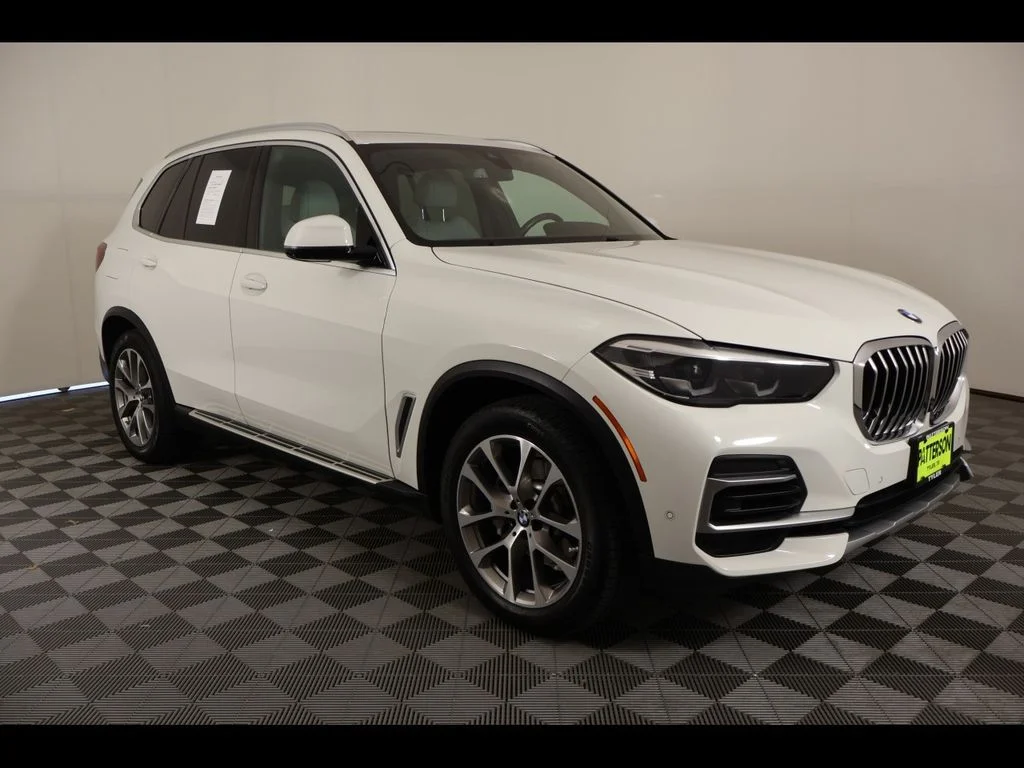 Used 2023 White BMW sDrive40i image 7