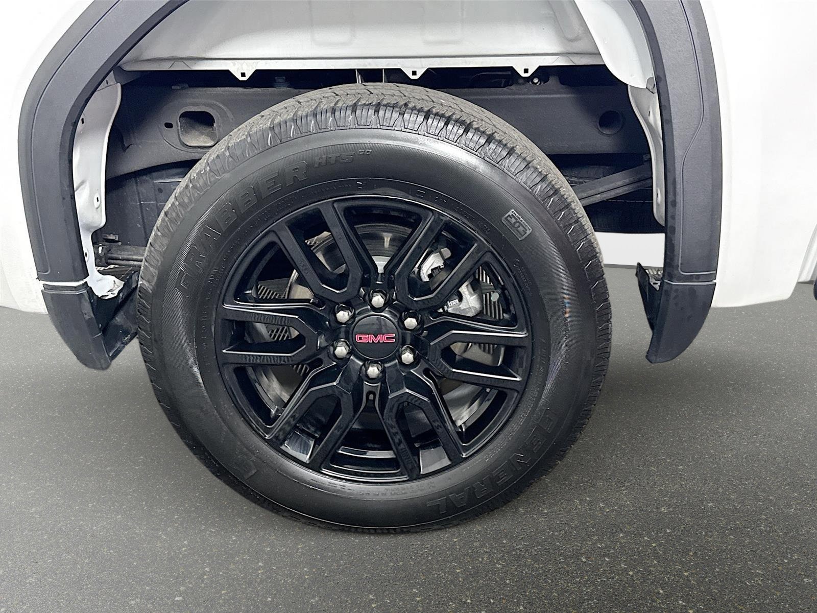 Used 2024 Summit White GMC Elevation image 30