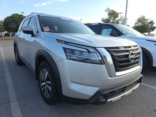 Used 2024 Silver Nissan SL image 1