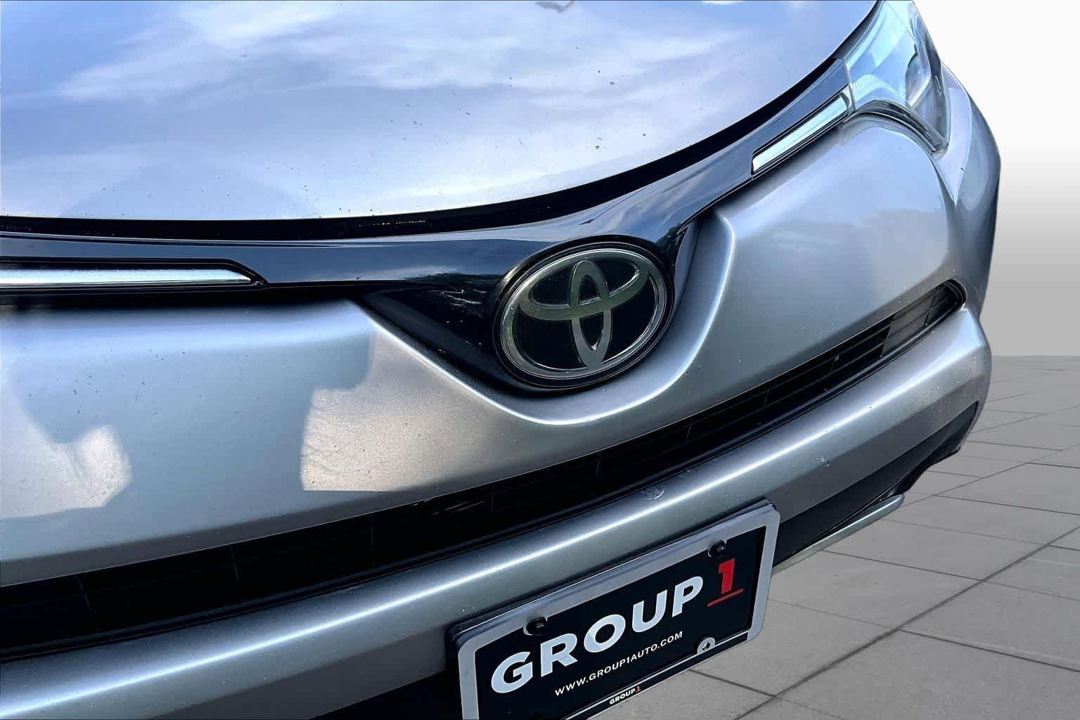 Used 2018 Silver Sky Metallic Toyota Limited image 29