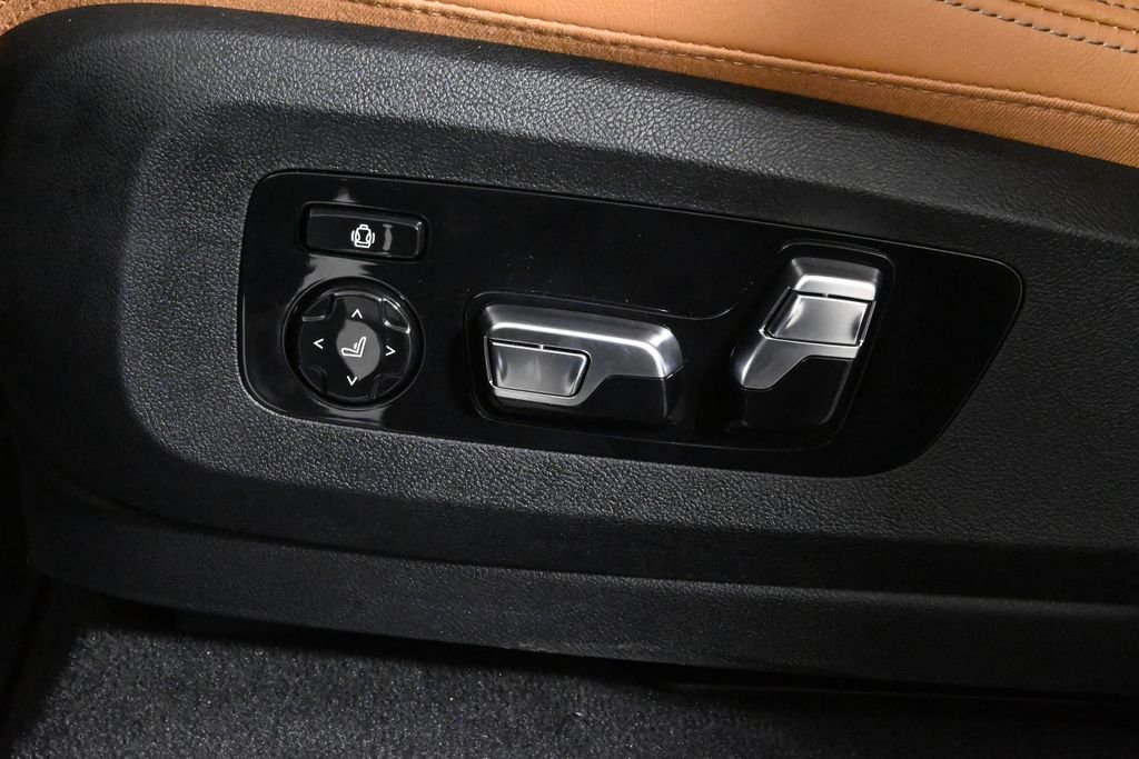 Used 2027 Black BMW xDrive40i image 27
